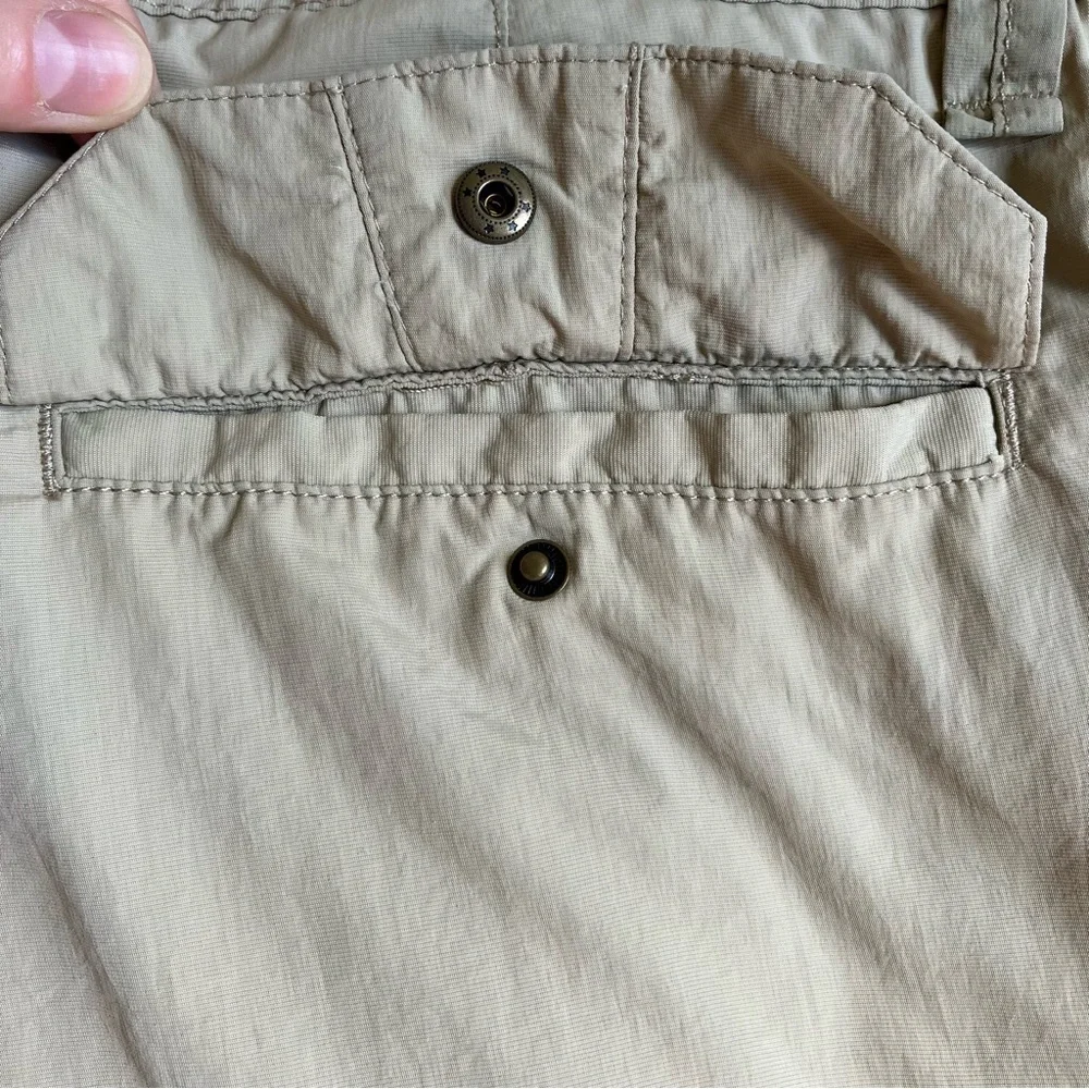 Chaps Flat Front Nylon Safari Shorts Zip Cargo Pockets Built-in Belt Tan Sz 42
